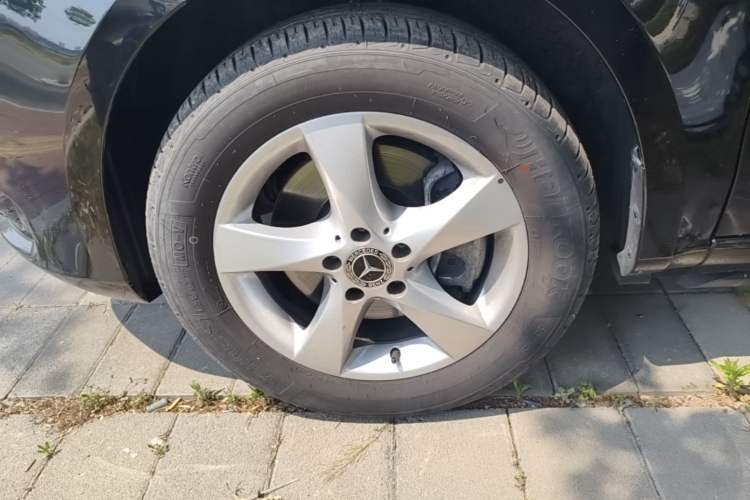 Used Mercedes-Benz Vito 2020 2.0T Elite Version 7 Seats Left Front Wheel Hub