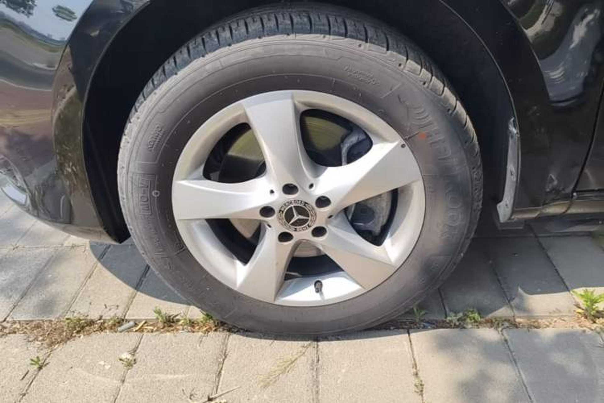 Used Mercedes-Benz Vito 2020 2.0T Elite Version 7 Seats Left Front Wheel Hub