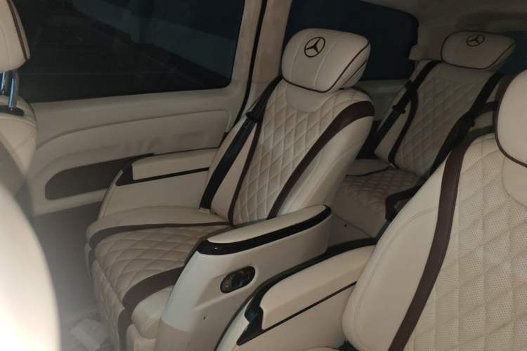 Used Mercedes-Benz Vito 2020 2.0T Elite Version 7 Seats Left Rear Seat