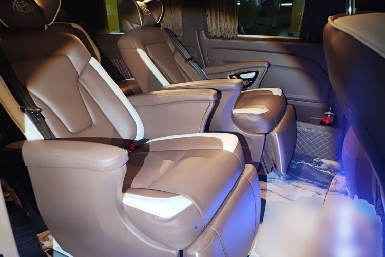 Used Mercedes-Benz Vito 2020 2.0T Elite Version 7 Seats Left Rear Seat