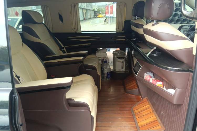 Used Mercedes-Benz Vito 2020 2.0T Elite Version 7 Seats Left Rear Seat
