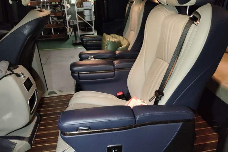 Used Mercedes-Benz Vito 2020 2.0T Business Version 7 Seats Left Rear Seat