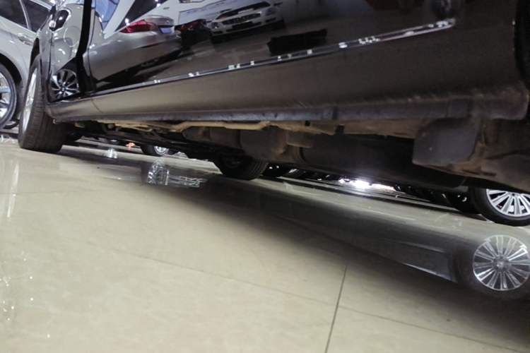 Used Mercedes-Benz Vito 2020 2.0T Elite Version 7 Seats Left Side Sill