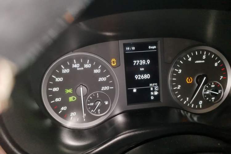 Used Mercedes-Benz Vito  Odometer Close Up