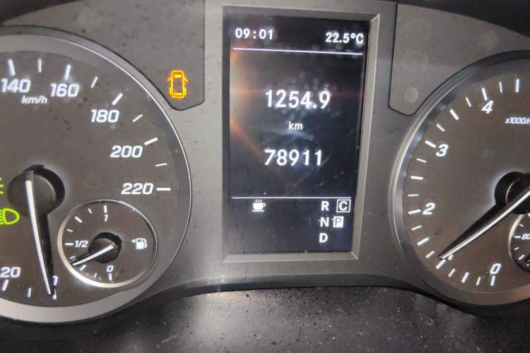Used Mercedes-Benz Vito 2020 2.0T Elite Version 7 Seats Odometer Close Up