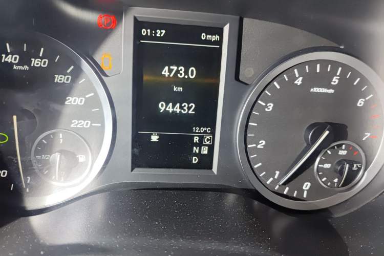 Used Mercedes-Benz Vito 2020 2.0T Elite Version 7 Seats Odometer Close Up