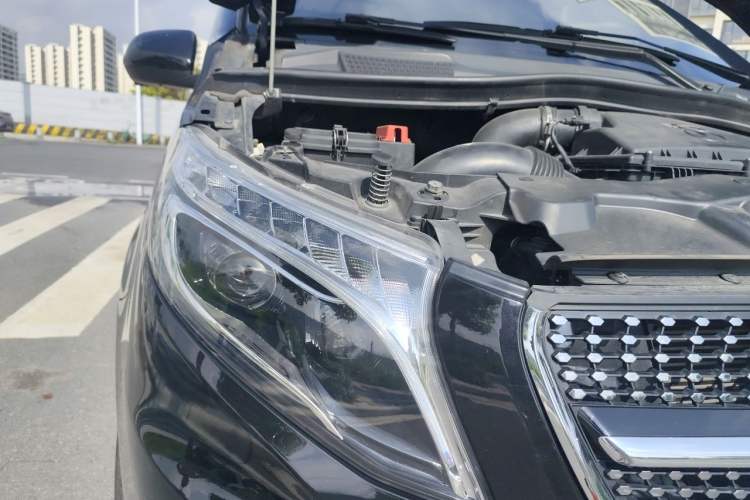 Used Mercedes-Benz Vito 2020 2.0T Elite Version 7 Seats Right Front Headlight