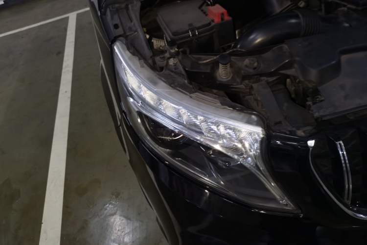Used Mercedes-Benz Vito 2020 2.0T Business Version 7 Seats Right Front Headlight