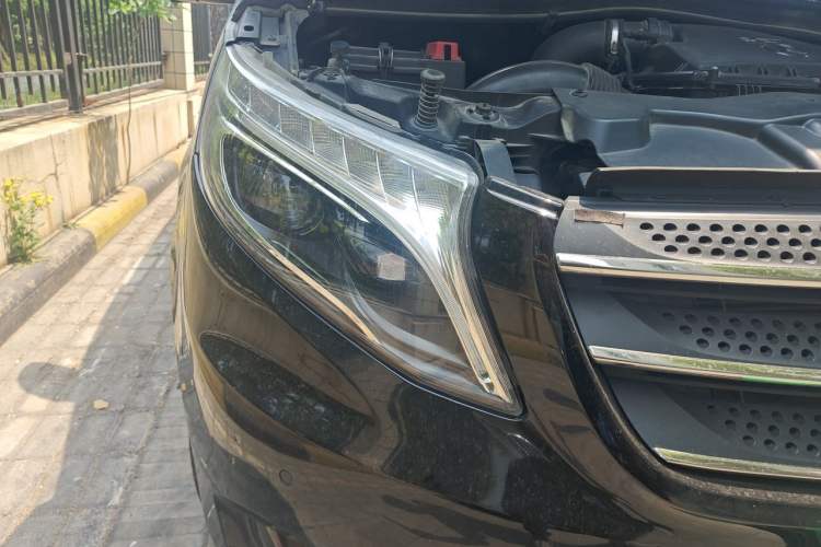 Used Mercedes-Benz Vito 2020 2.0T Business Version 7 Seats Right Front Headlight