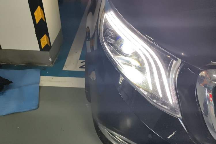 Used Mercedes-Benz Vito  Right Front Headlight