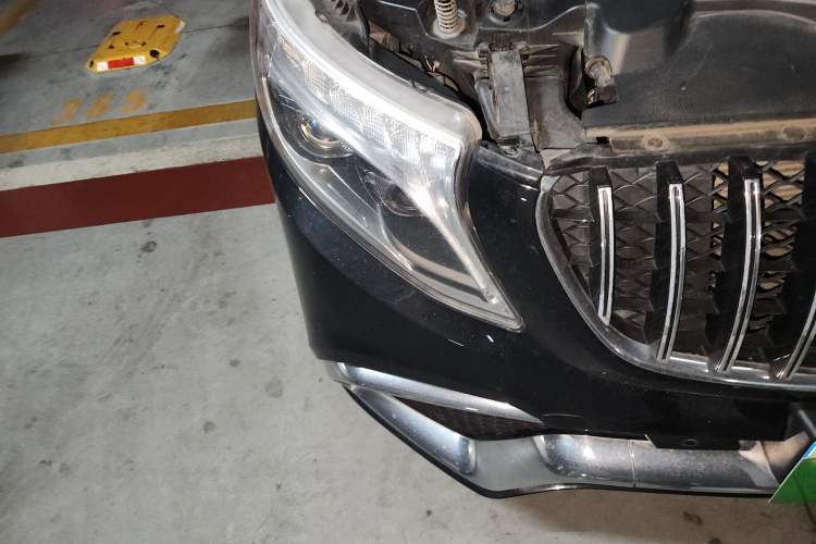 Used Mercedes-Benz Vito 2020 2.0T Elite Version 7 Seats Right Front Headlight