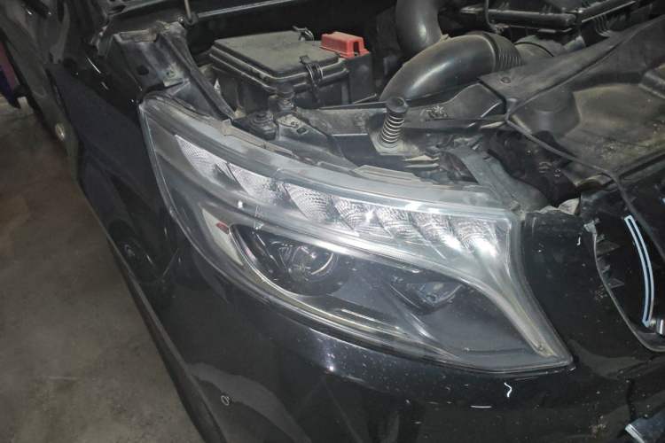 Used Mercedes-Benz Vito 2020 2.0T Elite Version 7 Seats Right Front Headlight