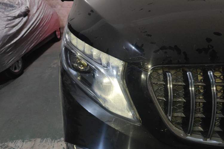 Used Mercedes-Benz Vito 2020 2.0T Elite Version 7 Seats Right Front Headlight