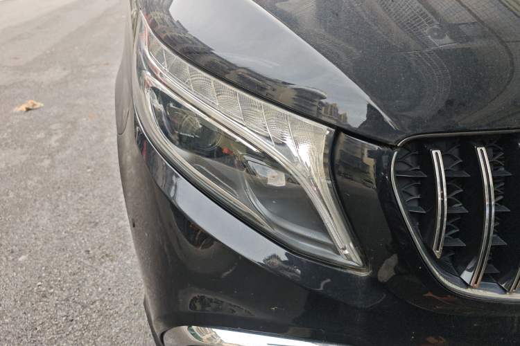 Used Mercedes-Benz Vito 2020 2.0T Elite Version 7 Seats Right Front Headlight