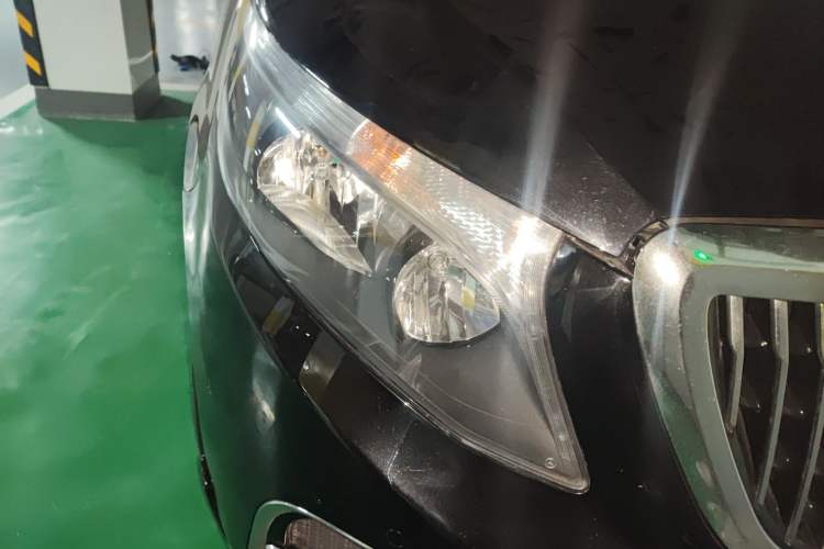 Used Mercedes-Benz Vito 2020 2.0T Elite Version 7 Seats Right Front Headlight