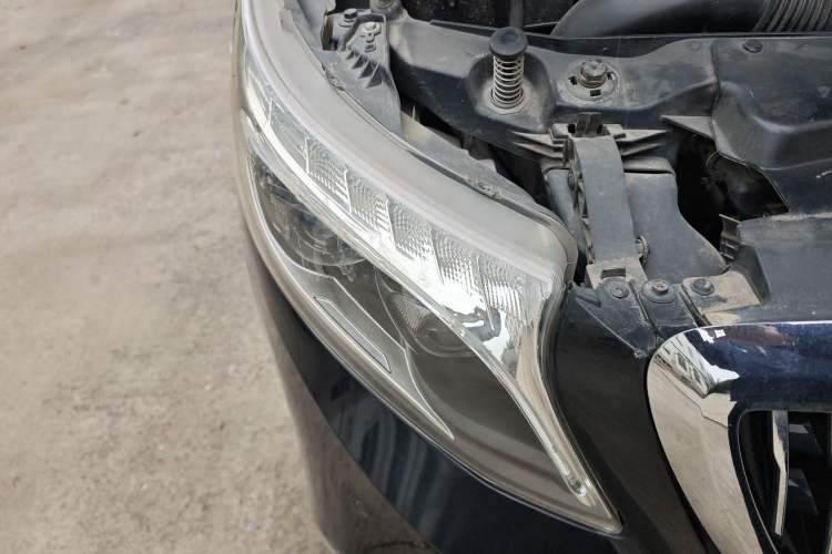 Used Mercedes-Benz Vito 2020 2.0T Business Version 7 Seats Right Front Headlight