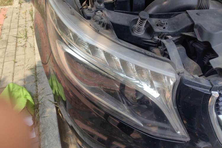 Used Mercedes-Benz Vito 2020 2.0T Elite Version 7 Seats Right Front Headlight