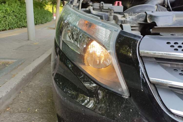 Used Mercedes-Benz Vito 2020 2.0T Elite Version 7 Seats Right Front Headlight