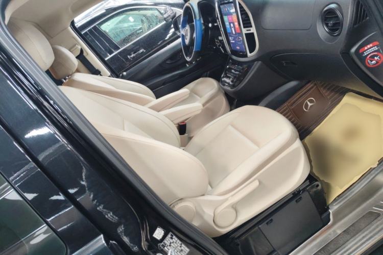 Used Mercedes-Benz Vito 2020 2.0T Elite Version 7 Seats Right Front Seat