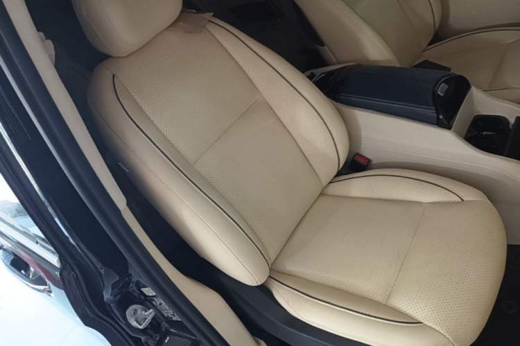 Used Mercedes-Benz Vito 2020 2.0T Business Version 7 Seats Right Front Seat