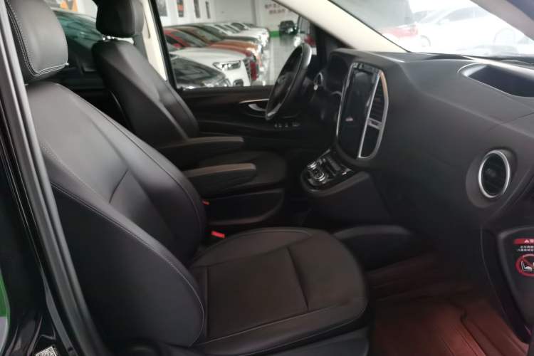Used Mercedes-Benz Vito 2020 2.0T Business Version 7 Seats Right Front Seat