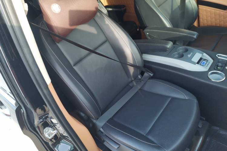 Used Mercedes-Benz Vito 2020 2.0T Elite Version 7 Seats Right Front Seat