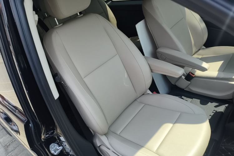 Used Mercedes-Benz Vito 2020 2.0T Elite Version 7 Seats Right Front Seat
