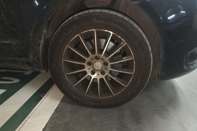 Used Mercedes-Benz Vito 2020 2.0T Elite Version 7 Seats Right Front Wheel Hub