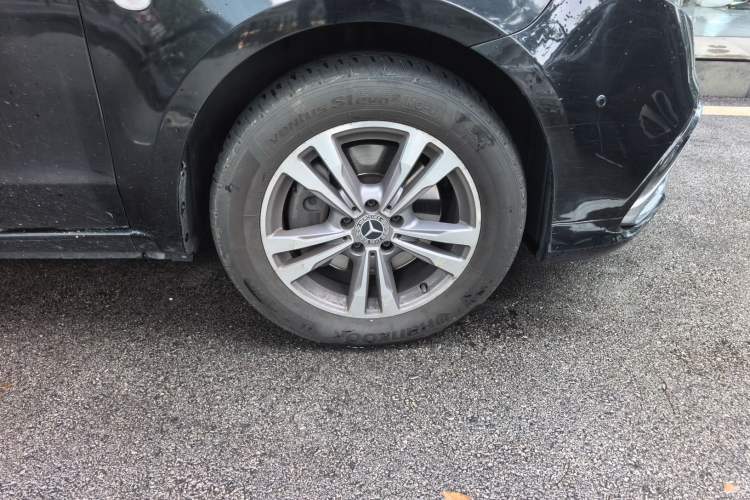 Used Mercedes-Benz Vito 2020 2.0T Elite Version 7 Seats Right Front Wheel Hub