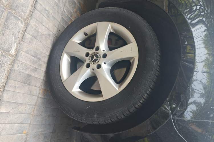 Used Mercedes-Benz Vito 2020 2.0T Business Version 7 Seats Right Front Wheel Hub
