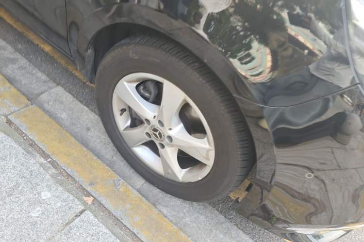 Used Mercedes-Benz Vito 2020 2.0T Business Version 7 Seats Right Front Wheel Hub