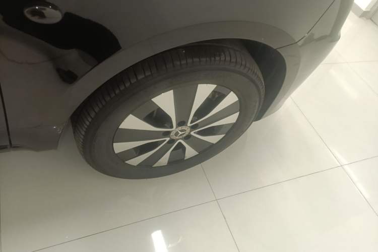 Used Mercedes-Benz Vito 2020 2.0T Elite Version 7 Seats Right Front Wheel Hub