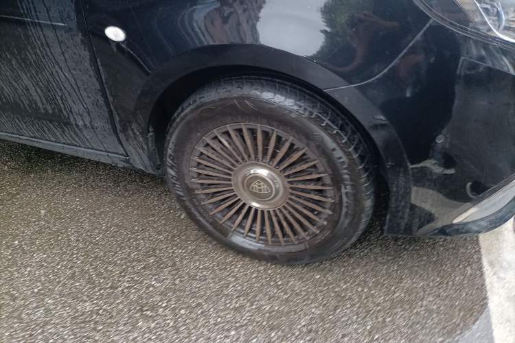 Used Mercedes-Benz Vito 2020 2.0T Business Version 7 Seats Right Front Wheel Hub