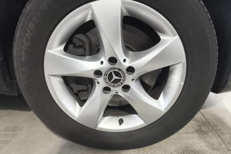 Used Mercedes-Benz Vito 2020 2.0T Elite Version 7 Seats Right Front Wheel Hub