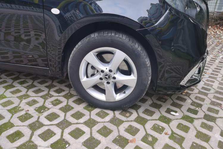 Used Mercedes-Benz Vito 2020 2.0T Elite Version 7 Seats Right Front Wheel Hub