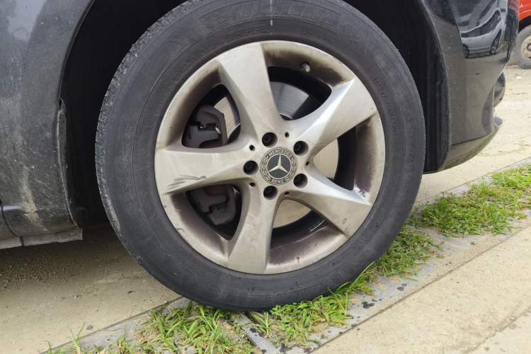 Used Mercedes-Benz Vito 2020 2.0T Elite Version 9 Seats Right Front Wheel Hub