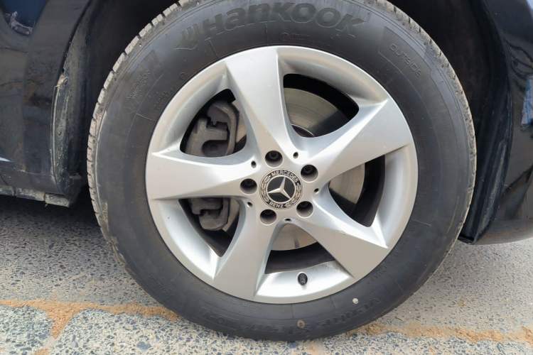 Used Mercedes-Benz Vito 2020 2.0T Elite Version 7 Seats Right Front Wheel Hub