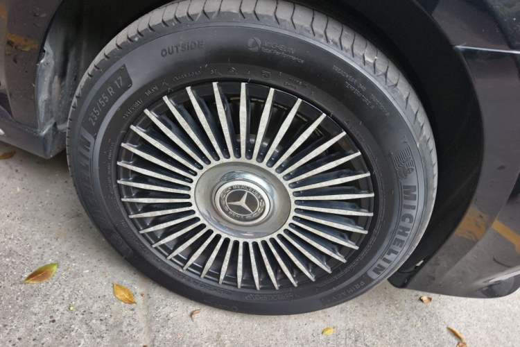 Used Mercedes-Benz Vito 2020 2.0T Elite Version 7 Seats Right Front Wheel Hub