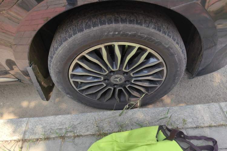 Used Mercedes-Benz Vito 2020 2.0T Elite Version 7 Seats Right Front Wheel Hub