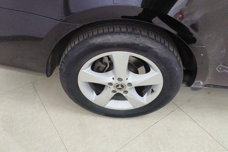 Used Mercedes-Benz Vito 2020 2.0T Elite Version 7 Seats Right Rear Wheel Hub