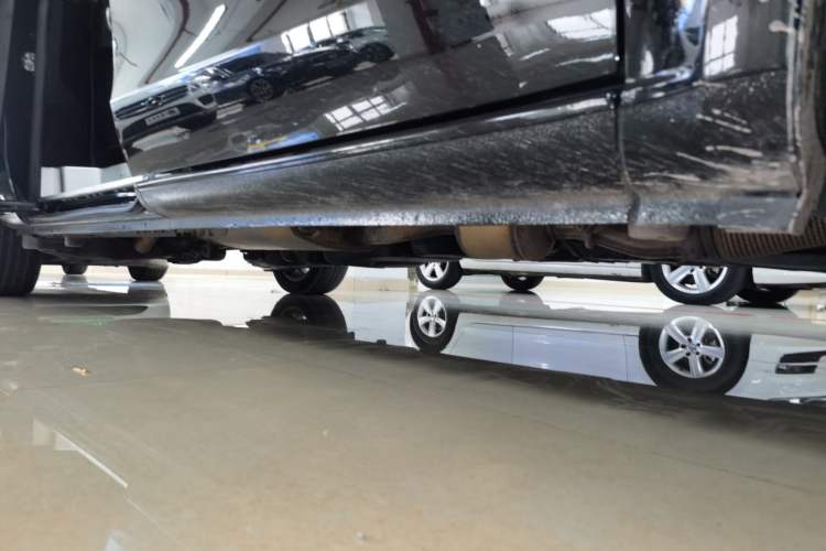 Used Mercedes-Benz Vito 2020 2.0T Elite Version 7 Seats Right Side Sill
