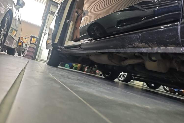 Used Mercedes-Benz Vito 2020 2.0T Business Version 7 Seats Right Side Sill