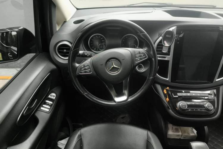 Used Mercedes-Benz Vito 2020 2.0T Business Version 9 Seats Steering Wheel