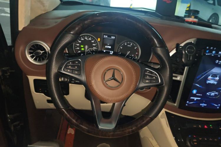 Used Mercedes-Benz Vito 2020 2.0T Elite Version 7 Seats Steering Wheel