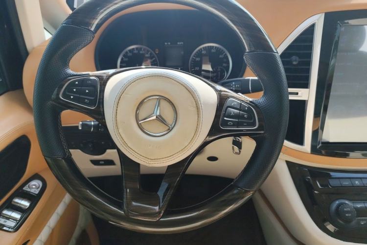 Used Mercedes-Benz Vito 2020 2.0T Elite Version 7 Seats Steering Wheel