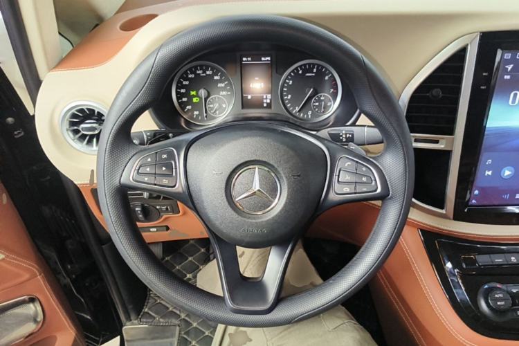 Used Mercedes-Benz Vito 2020 2.0T Elite Version 7 Seats Steering Wheel