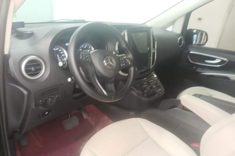 Used Mercedes-Benz Vito 2020 2.0T Elite Version 7 Seats Steering Wheel