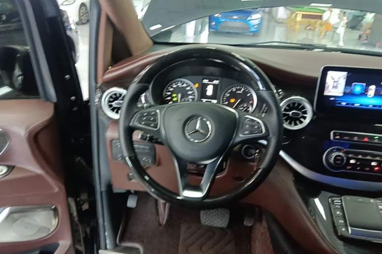Used Mercedes-Benz Vito 2020 2.0T Business Version 7 Seats Steering Wheel