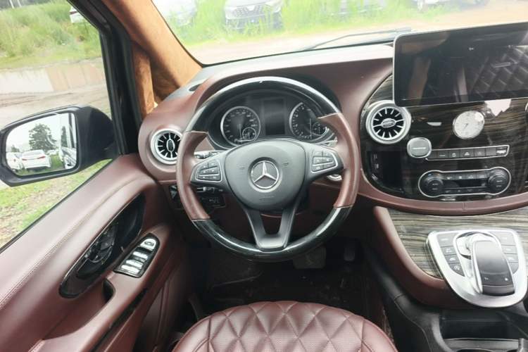 Used Mercedes-Benz Vito 2020 2.0T Elite Version 7 Seats Steering Wheel