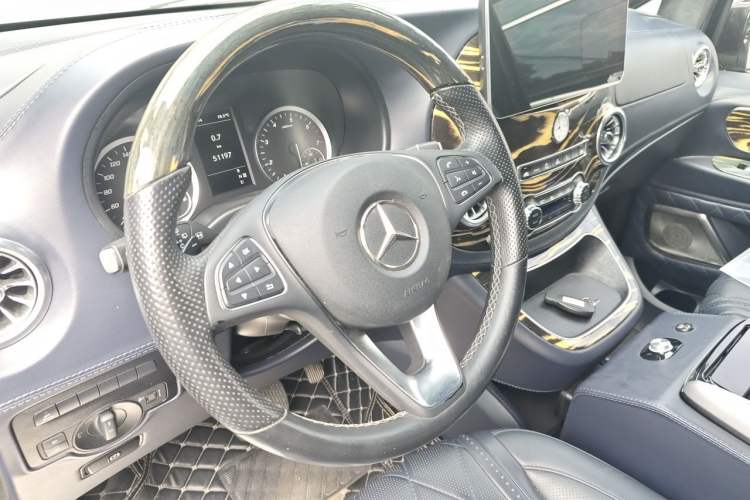 Used Mercedes-Benz Vito 2020 2.0T Business Version 7 Seats Steering Wheel